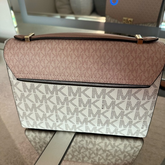 New Michael Kors two toned Hendrix bag. Coated canvas. - Picture 2 of 7